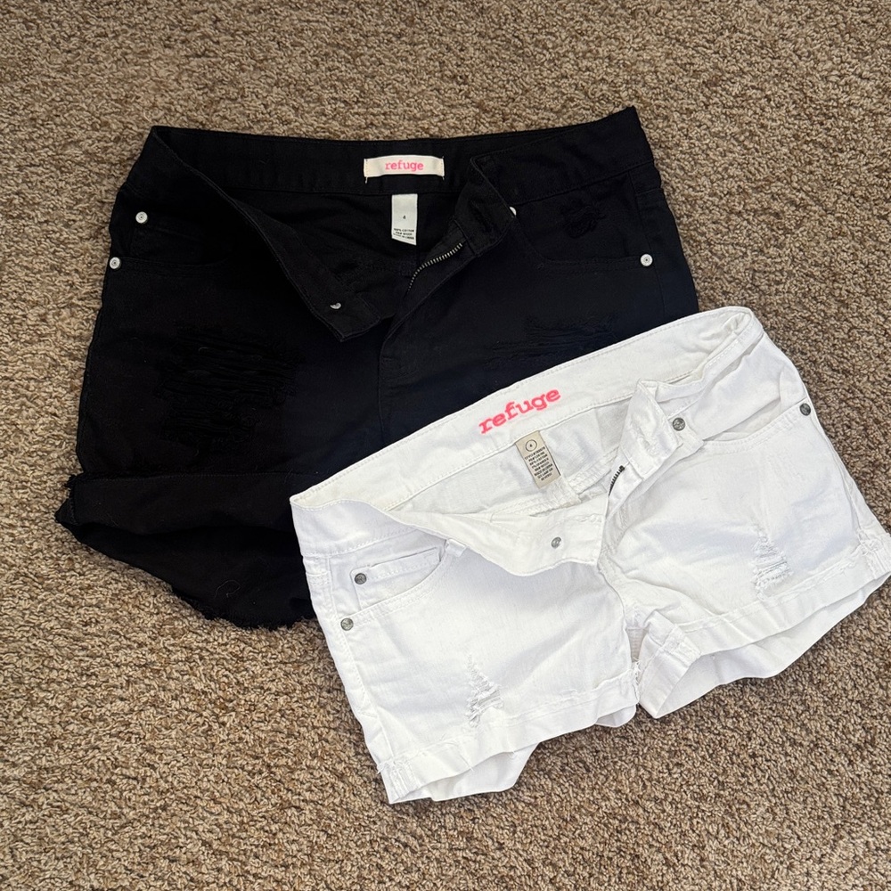 Refuge Women's Black and White Shorts Set